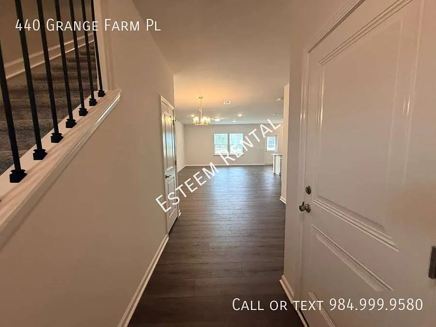 4 bed, 2350 sqft, $2,399 — Photo 2