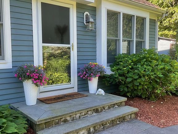 Private parking for up to 3 cars