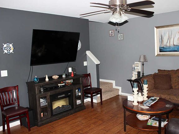 5th image of 643 Mac St #A