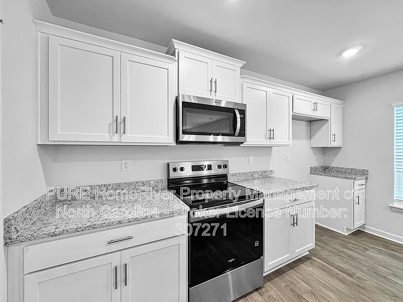 3 bed, 2.5 bath, 2164 sqft, $2,065 — Photo 4