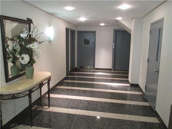 5th image of 220 E 87th St APT 5D