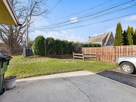 3rd image of 707 15th St #A-b
