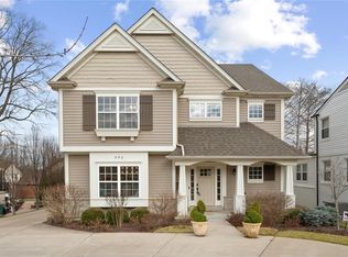 590 S Berry Rd, Saint Louis, MO 63122