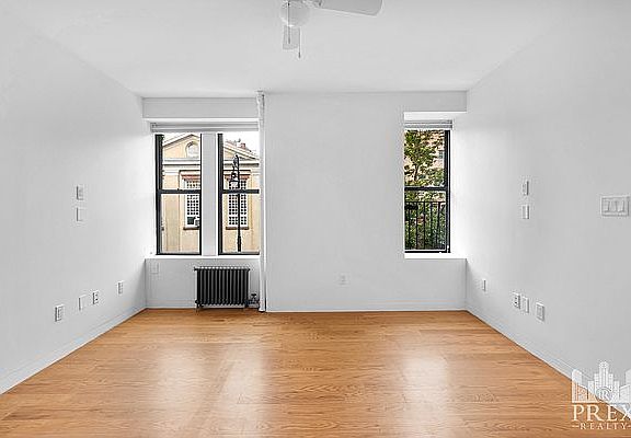 3rd image of 227 Waverly Pl APT 2A