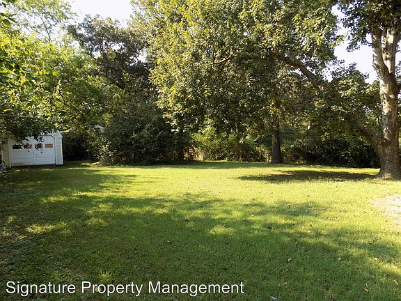 3rd image of 7985 Colony Dr