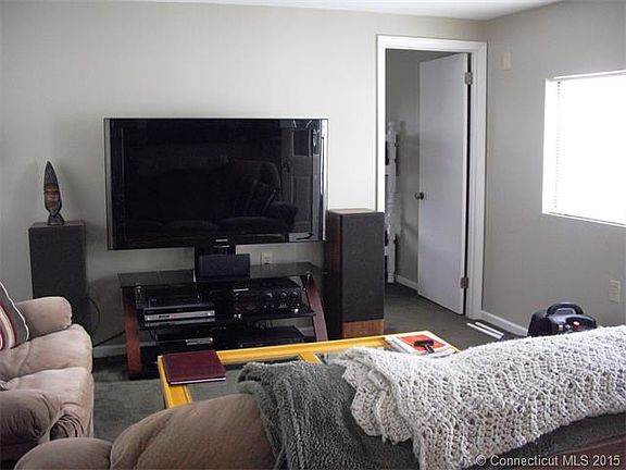 4th image of 35 Rivermead Blvd