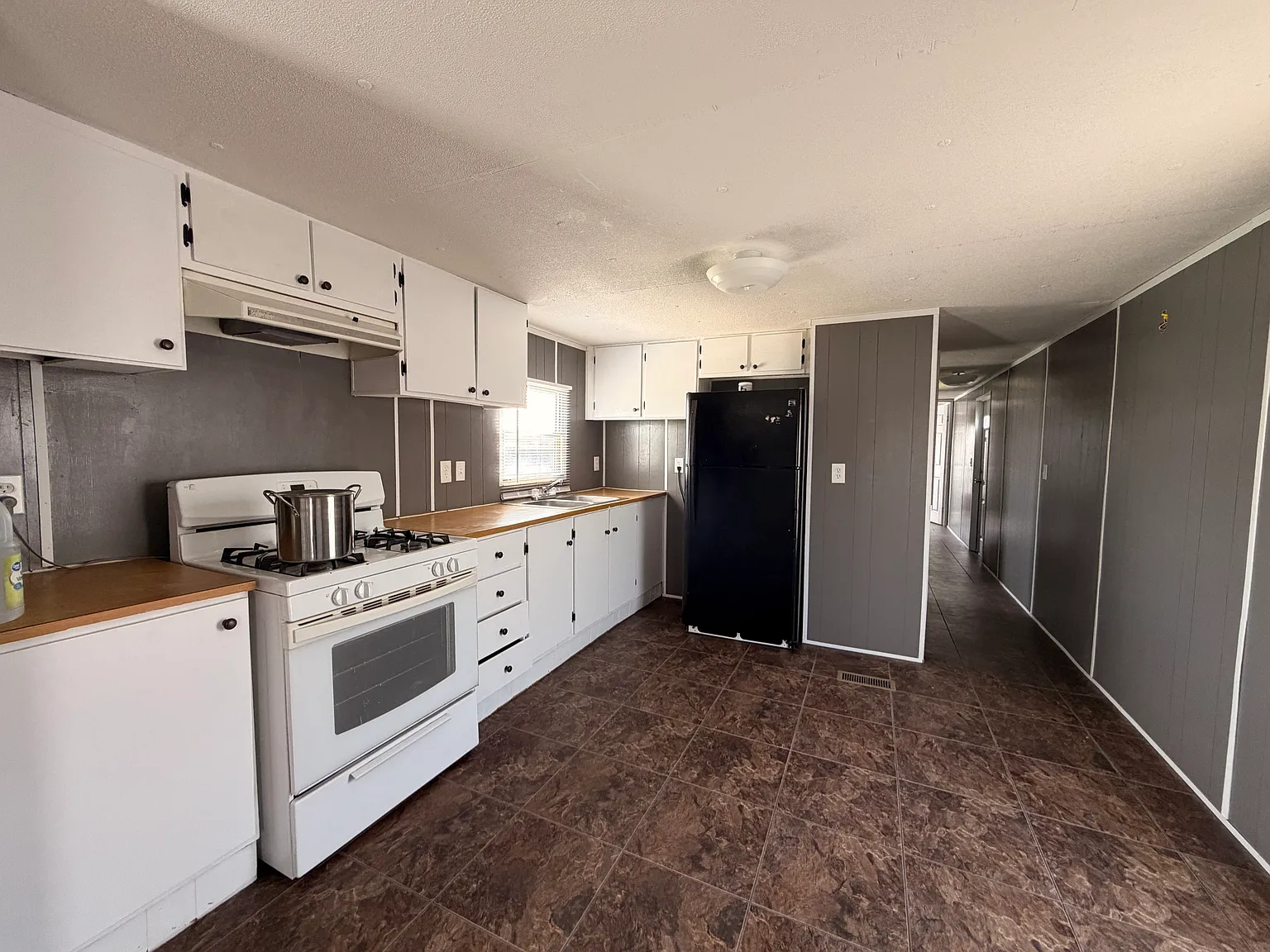 3 bed, 720 sqft, $725 — Photo 3