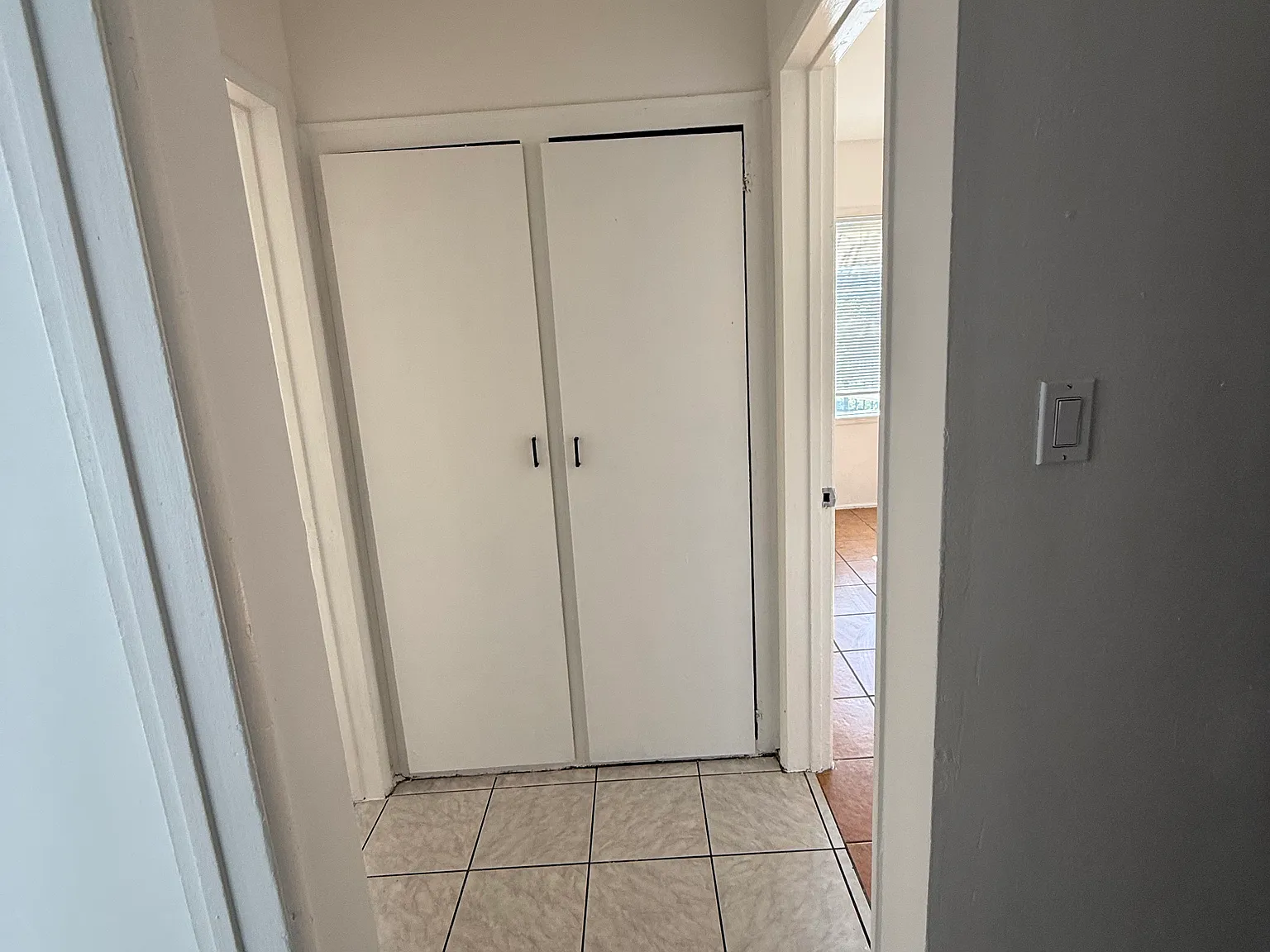 2 bed, 900 sqft, $2,400 — Photo 3