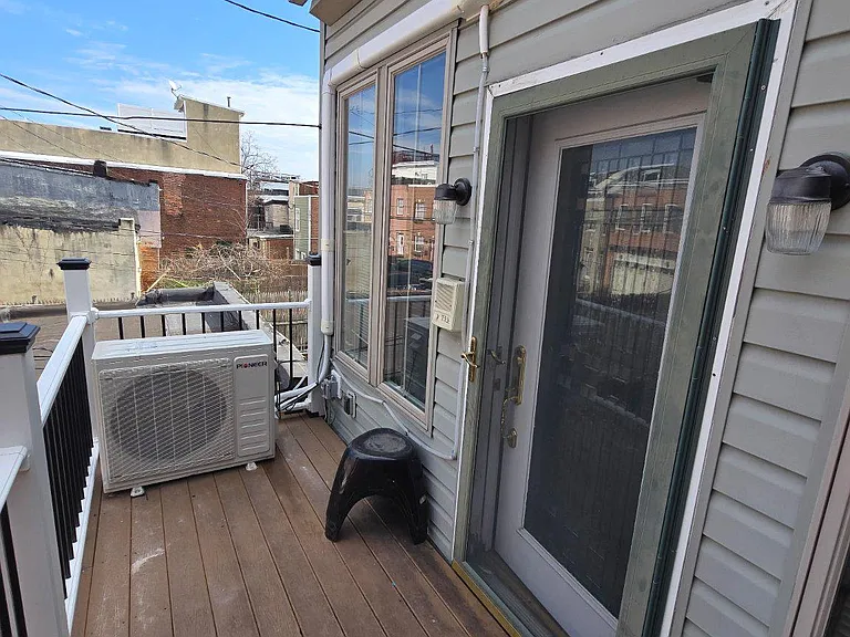 782 W Hamburg St — Photo 23