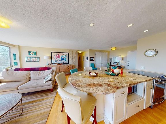 3rd image of 1400 East Ave APT 515