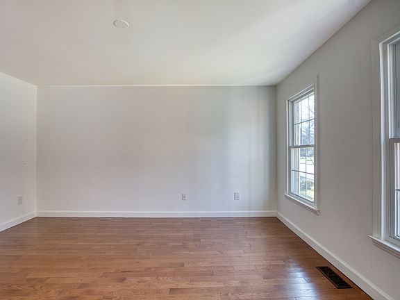 4th image of 9 Valley Dr Unit 9