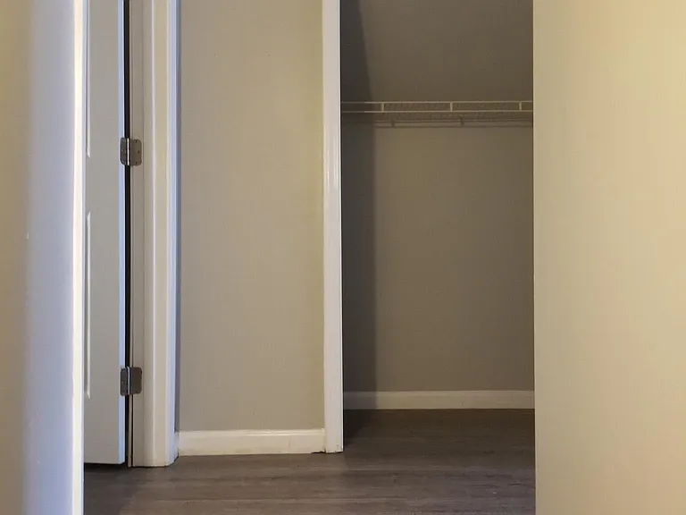 4825 Rolling Fields Dr — Photo 15