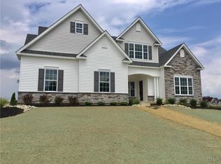 6774 Gwenmawr Dr #39, East Allen Township, PA 18017