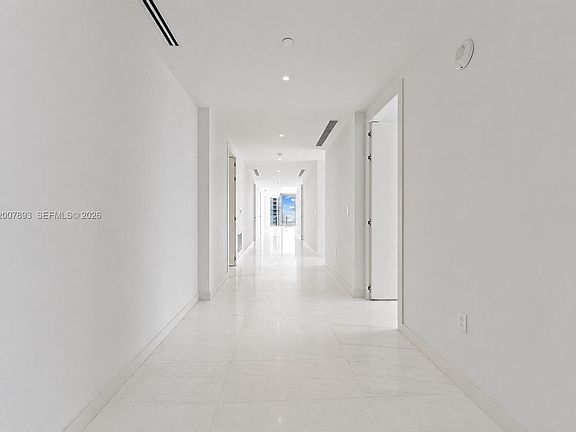 5th image of 300 Biscayne Boulevard Way Unit 4201E