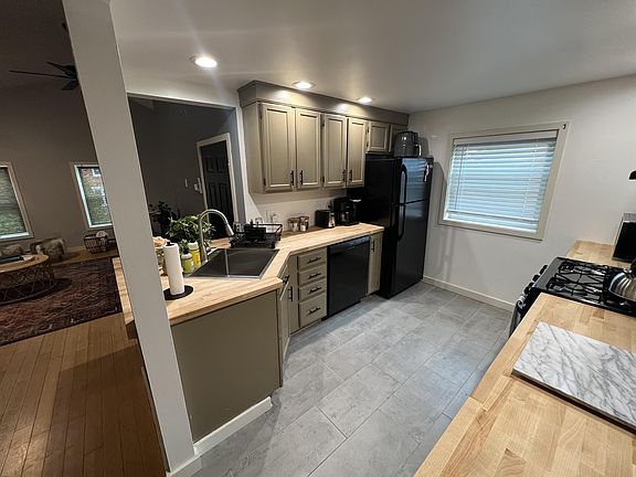 2nd image of 209 Grand Ave Floor 2
