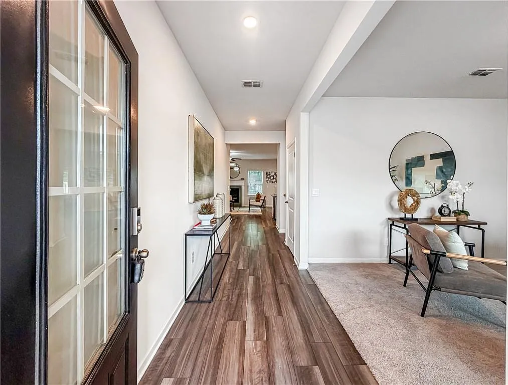 5 bed, 3.0 bath, 2674 sqft, $2,550 — Photo 4