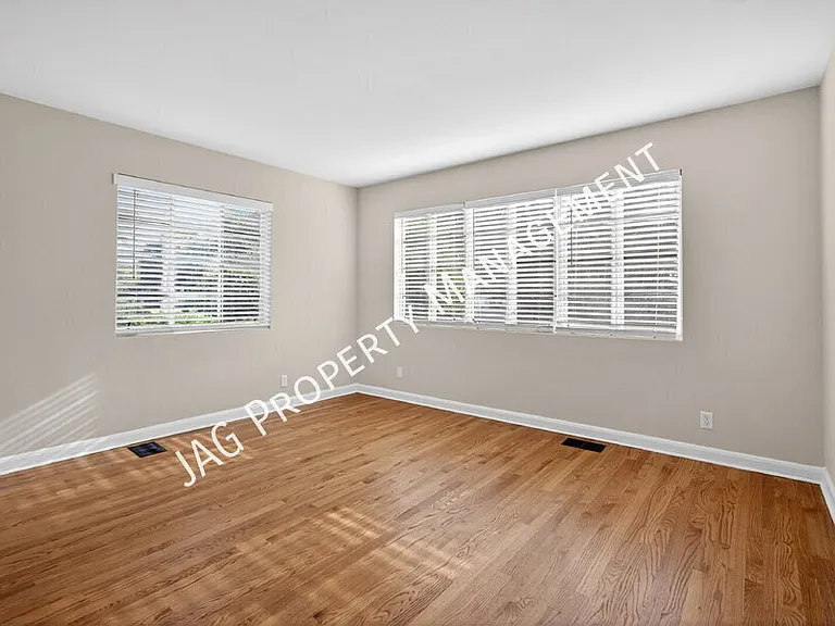 2761 Saint Johns Ave #3 — Photo 7