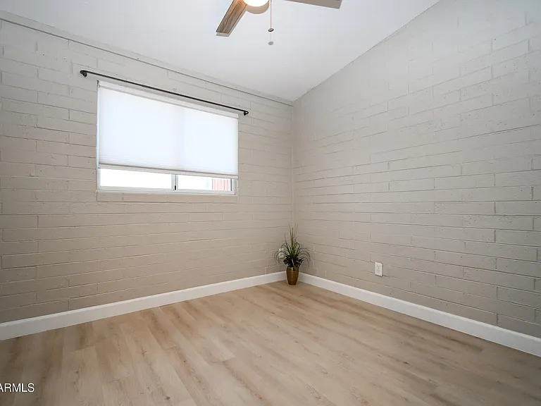 1012 E Henry St — Photo 16