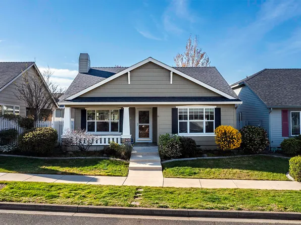 3350 Edgewater Dr, Medford, OR 97504