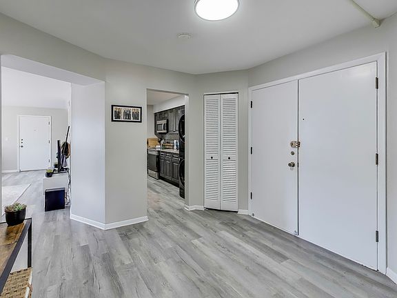 4th image of 475 Shenstone Rd APT 104