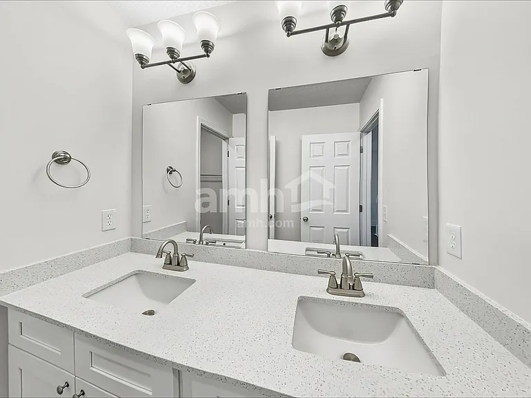 3911 Laurel View Cir — Photo 17