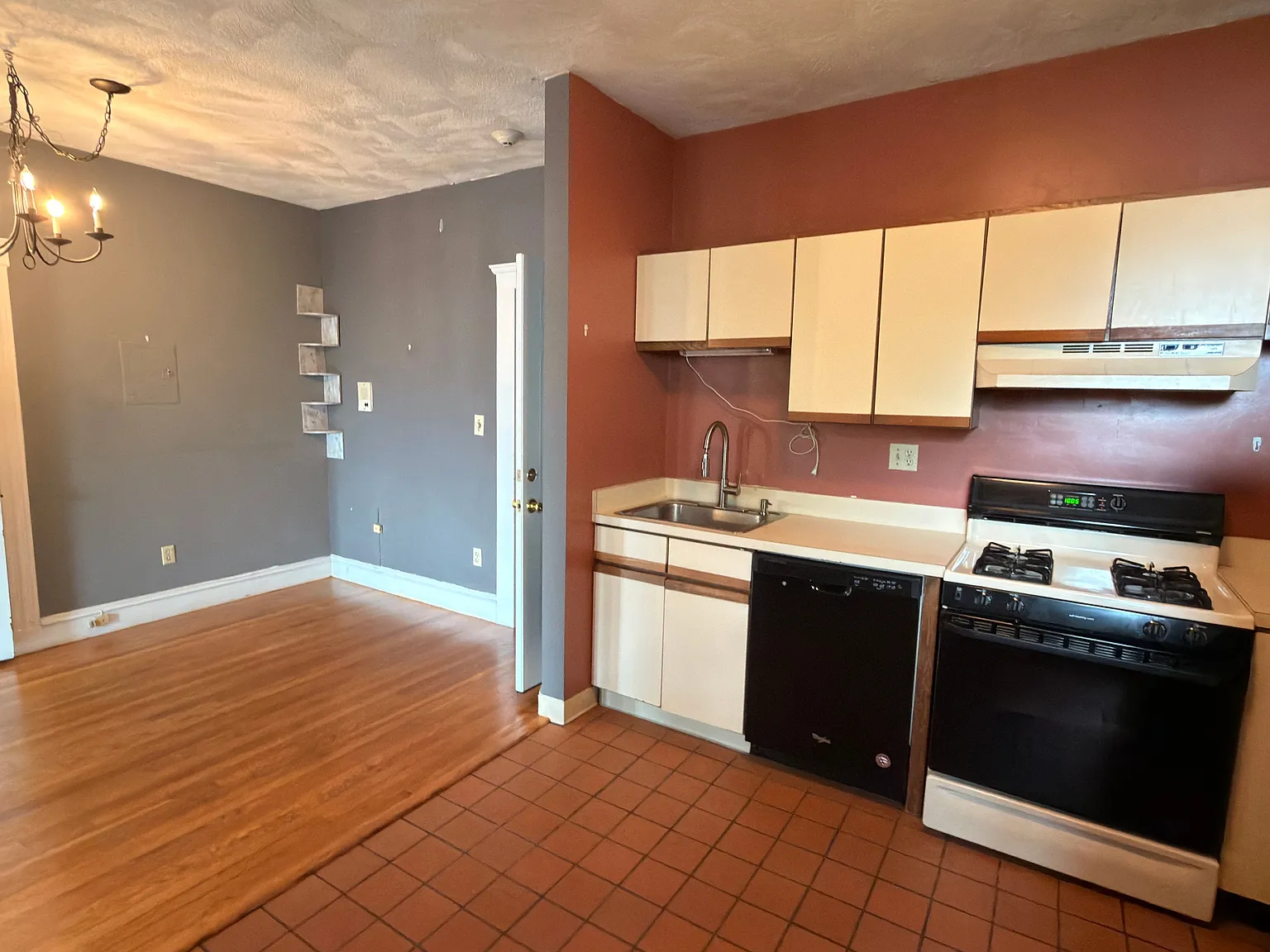 2 bed, 1.0 bath, $2,500 — Photo 4