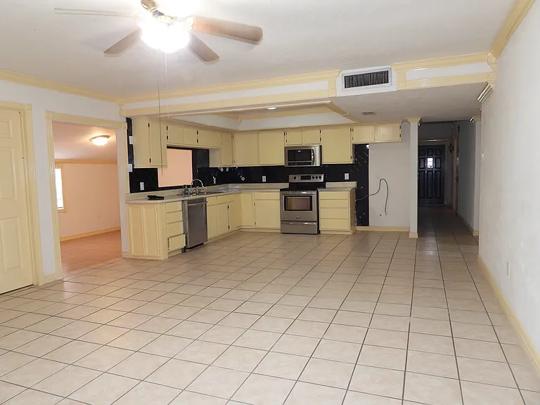 14327 Lorne Dr — Photo 16