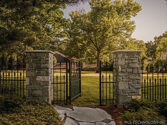5th image of 4011 S Yorktown Pl