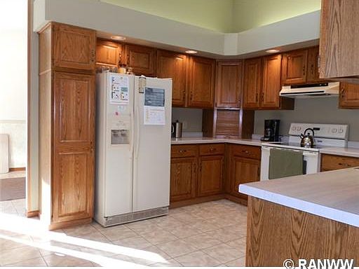 2nd image of 701 Pine Pl