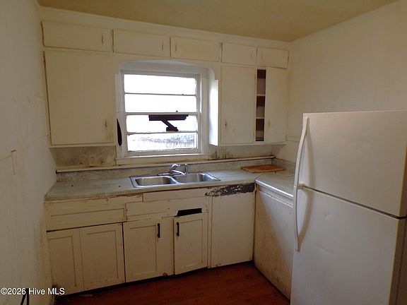 5th image of 1318 Church Street
