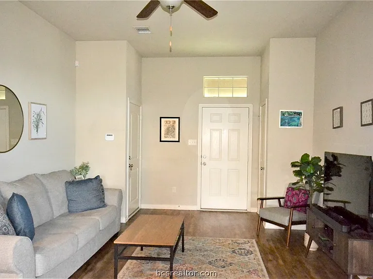 2814 Silver Oak Dr — Photo 2