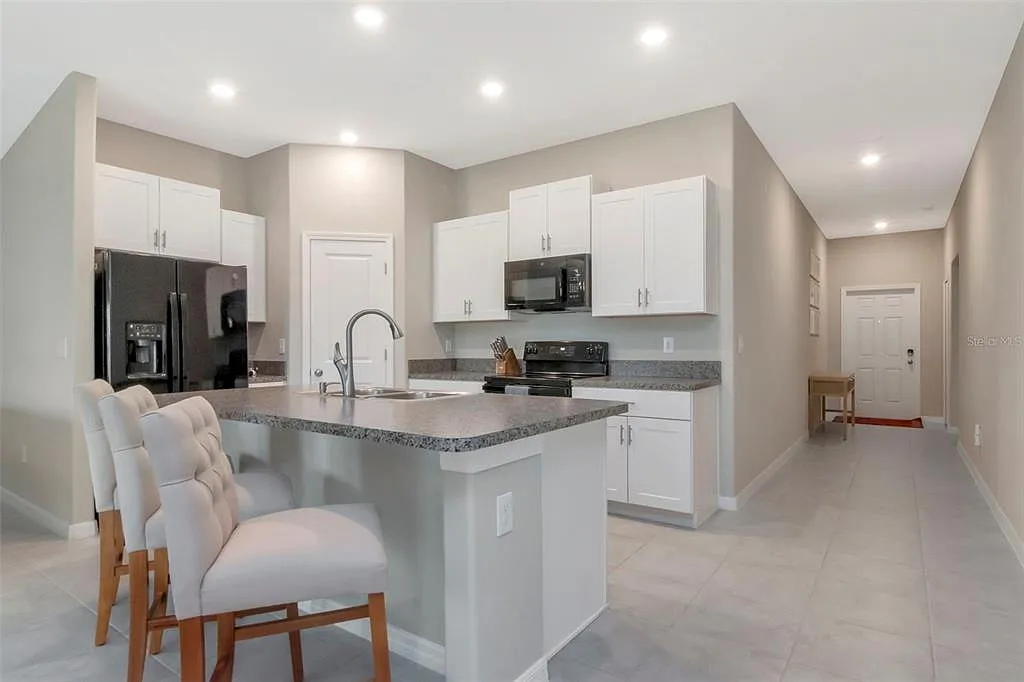 3 bed, 2.0 bath, 1540 sqft, $2,500 — Photo 2