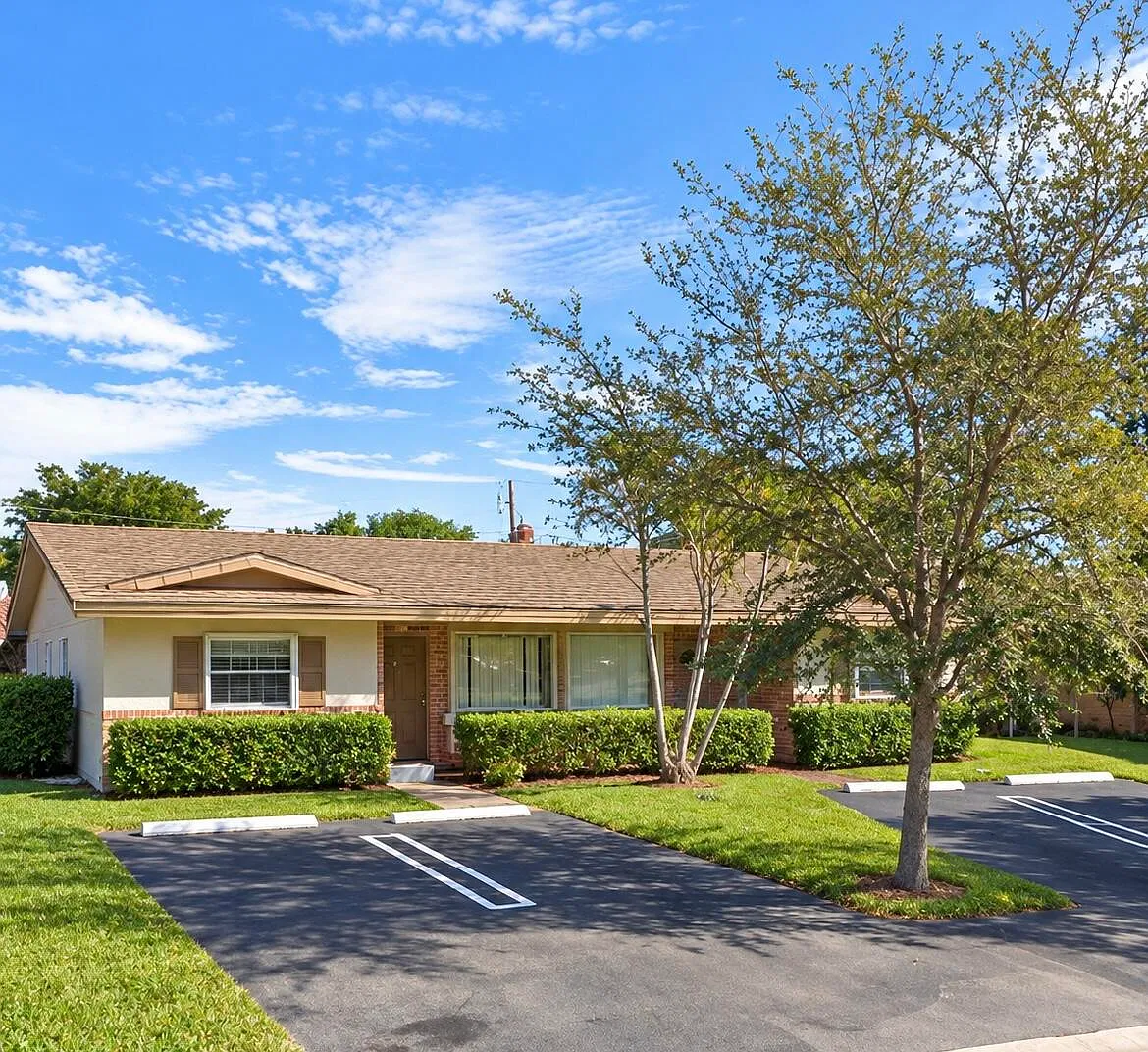 3 bed, 2.0 bath, 1400 sqft, $2,350 — Photo 1
