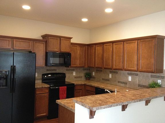 Kitchen and breakfast bar