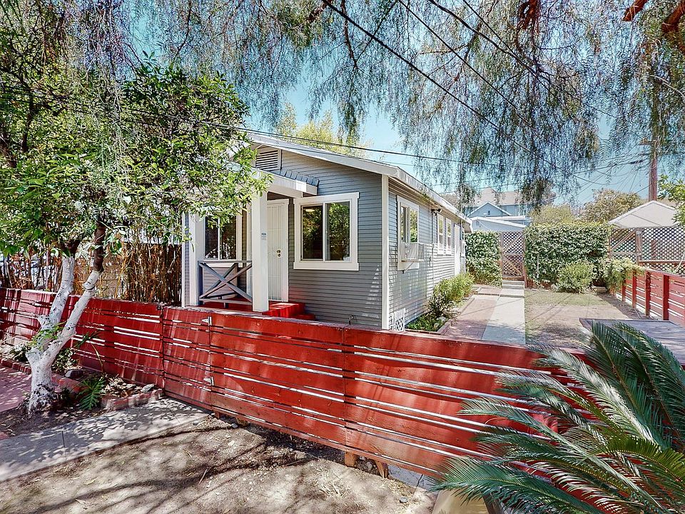 Back house with your own fenced yard.