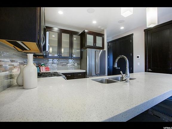 3rd image of 3819 Blackstone Dr #32