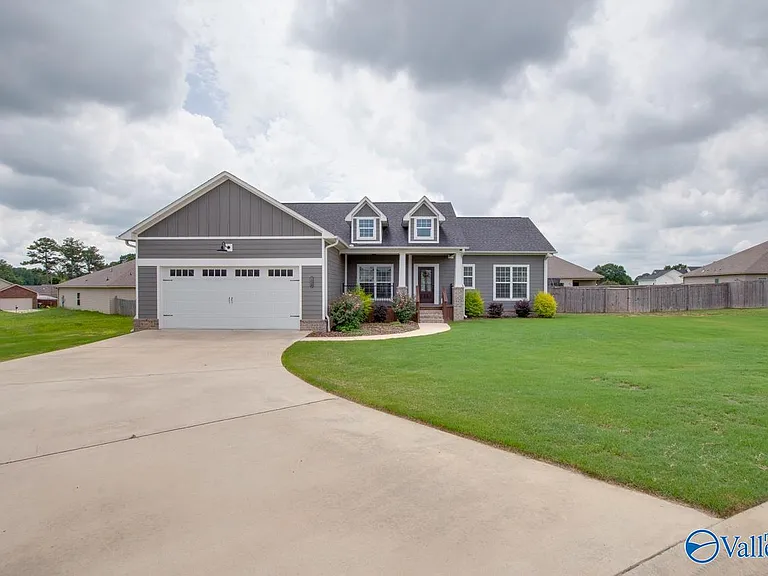 1837 Saddle Trace Ln — Photo 3