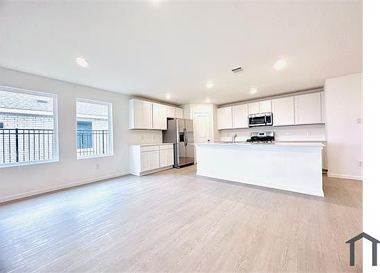 3rd image of 27527 Sunterra Village Dr
