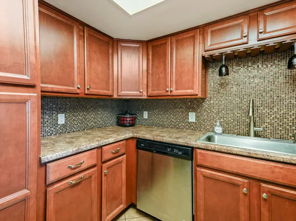 901 Country Club Dr SE APT D, Rio Rancho, NM 87124