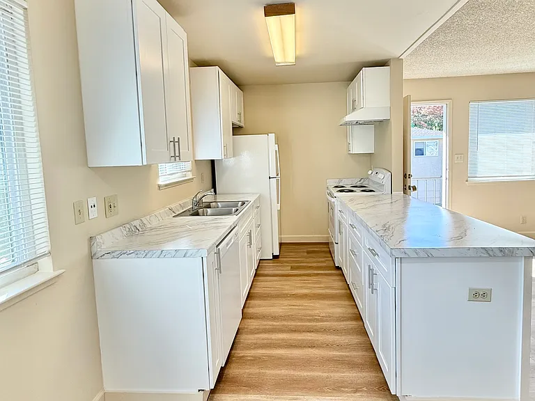 2120 Chrysler Dr #2 — Photo 4