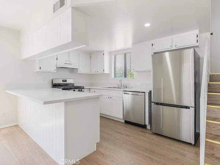 1129 Linden Ave #1 — Photo 10