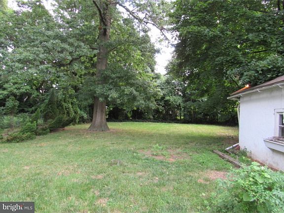3rd image of 261 Owen Ave