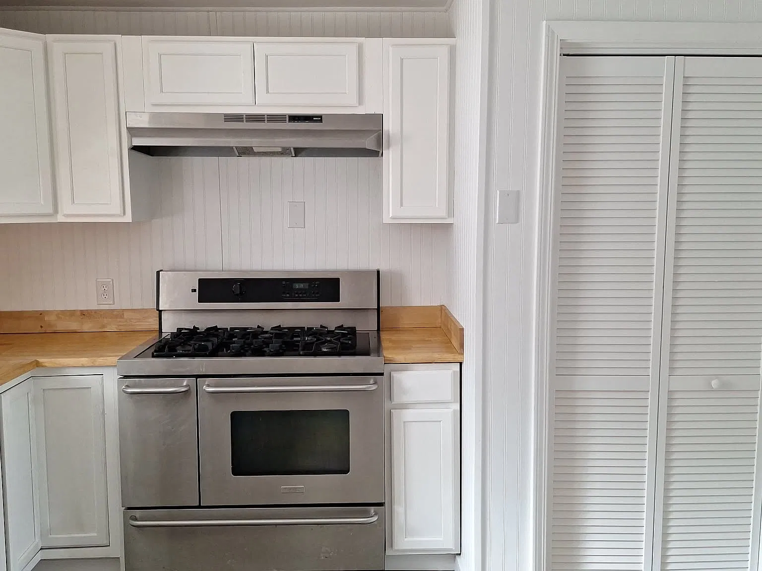 5 bed, 4.5 bath, 4092 sqft, $2,300 — Photo 2