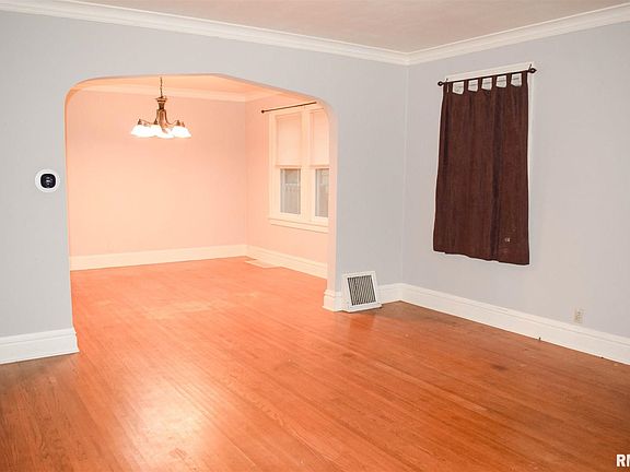 4th image of 929 W Wilcox Ave