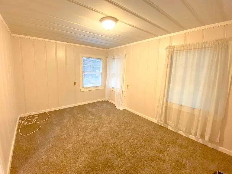 Redwood Ln — Photo 8