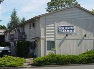 555 W Agee St APT 4, Roseburg, OR 97471