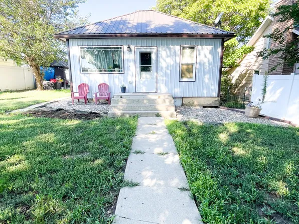 325 Polk St, Winner, SD 57580