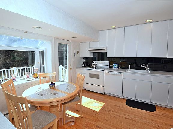 2nd image of 82 Bounty Ln