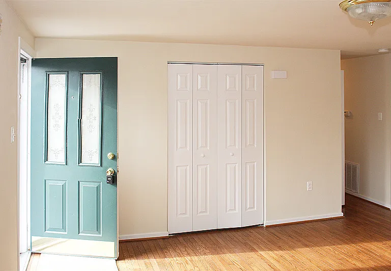 1260 Wilshire Dr — Photo 2