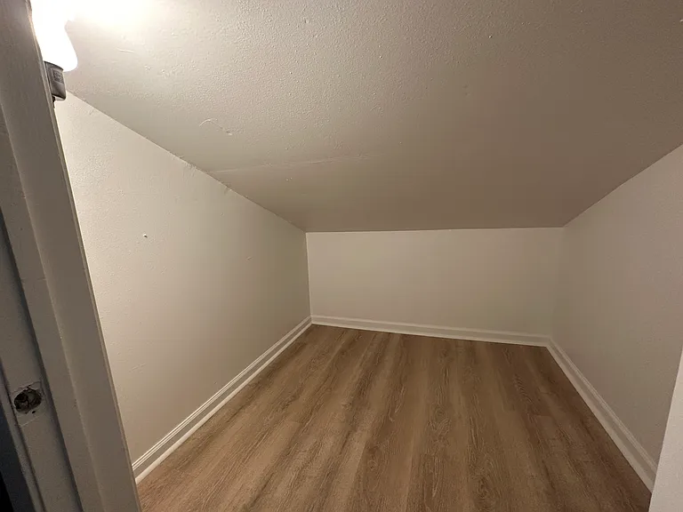 Garden District Studio Apartment, All Utilities Included! — Photo 8